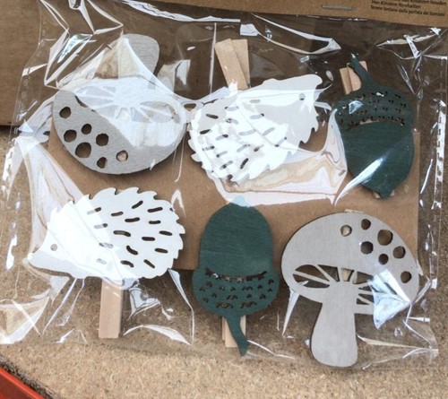 Houten Egels, Paddenstoel en Eikels op clip 6 st Houten figuurtjes ca. 16cm