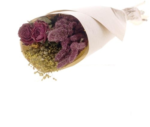 Droogbloemenboeket met Roses in Craft Paper Rood