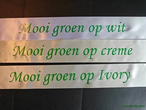 Bedrukt lint Cream met Groene opdruk 70 mm 80 cm