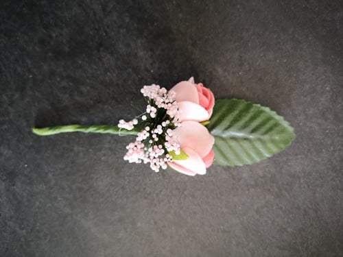 Corsage Simply Pink Roze en blaadje Maatwerk