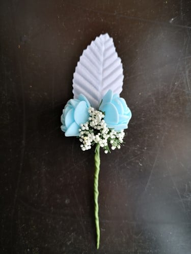 Corsage Simply ZachtBlauw / Aqua en LichtBlauw blaadje Maatwerk