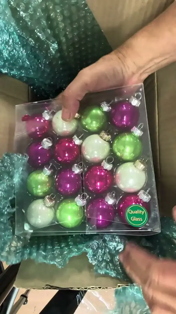 Restantenbox Kerstballen Bekijk video voor inhoud  